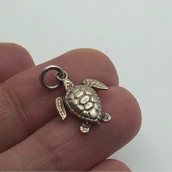 Vtg Sterling Silver Sea Turtle Pendant Charm .6” - Picture 4 of 5